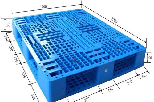 塑料托盤工廠中的叉車應用與協作